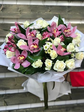 Букет цветов из: Розы и Хризантемы в Алфиомво