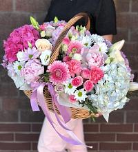 Композиция солнечный день в Алфиомво Цветочная композиция из Розы, Хризантемы, Пионы и Лизиантусы в корзине в Алфиомво