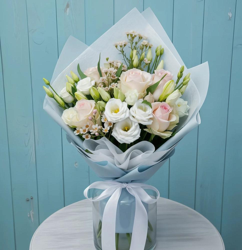 Букет цветов из: Розы и Лизиантусы в Алфиомво