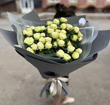 Букет Белые кустовые розы Солинеро в Алфиомво
