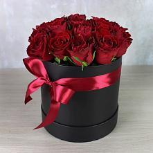 Цветочная композиция из Розы в шляпной коробке в Алфиомво